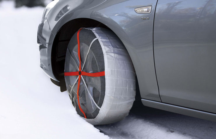 Cómo colocar en tu coche las cadenas para la nieve y el hielo en dos  minutos