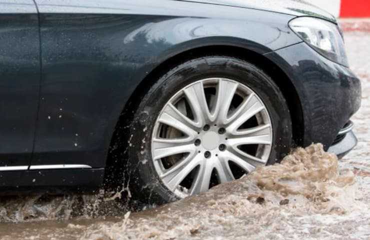 Cómo Actuar ante una Riada si vas en Coche